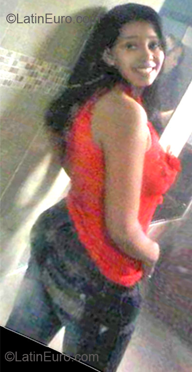 Date this exotic Dominican Republic girl Indhira from Santo Domingo DO11668