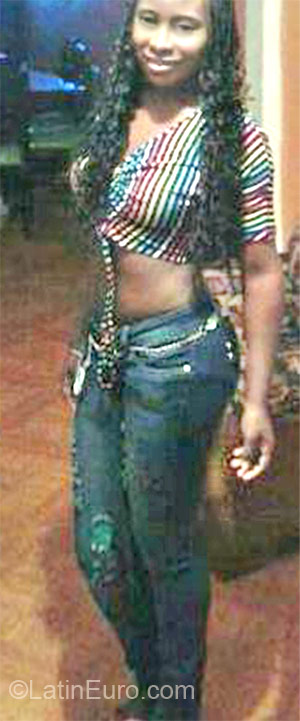 Date this young Colombia girl Monik from Cali CO10808
