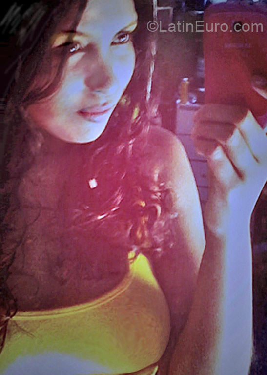 Date this hot Brazil girl Kecia from Fortaleza BR6909