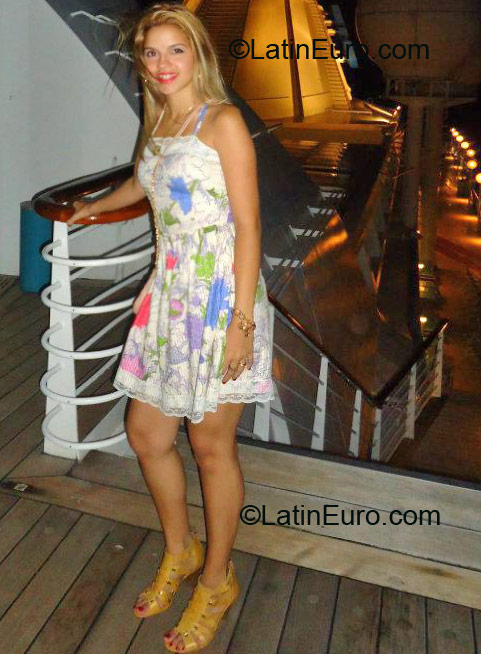 Date this voluptuous Brazil girl Tamires from Rio De Janeiro BR6916