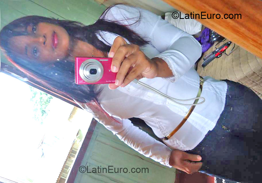 Date this cute Brazil girl Dayane from Colorado Do Oeste BR6953