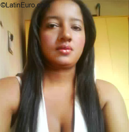 Date this georgeous Brazil girl Flavia from Araraquara BR6971