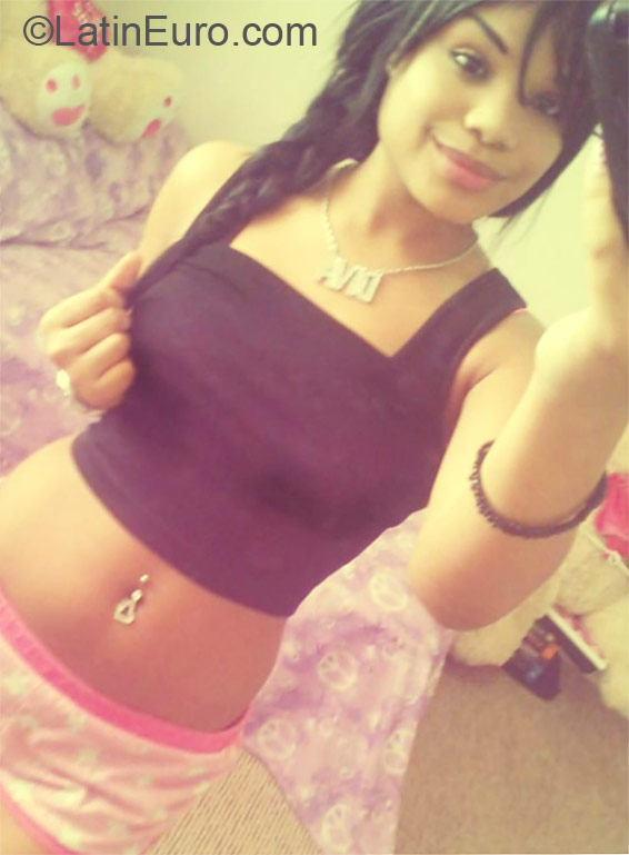 Date this georgeous Dominican Republic girl Kiara from Santo Domingo DO11903