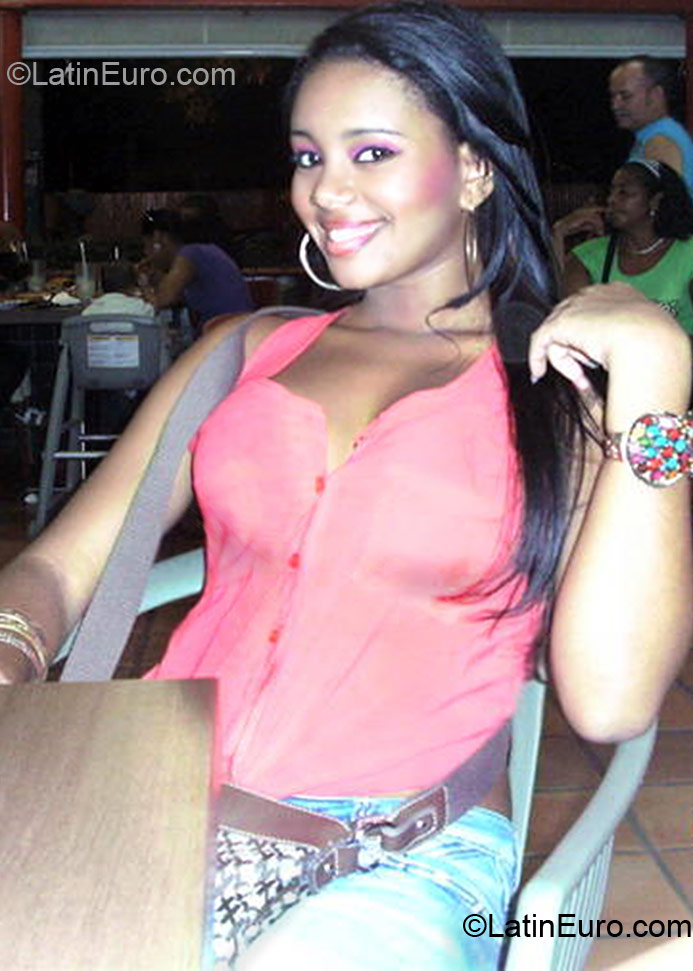 Date this hot Dominican Republic girl Yennifer from Santo Domingo DO11916