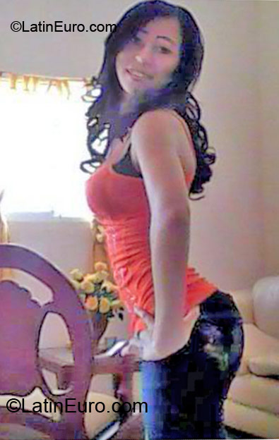 Date this attractive Dominican Republic girl Eyerilis from La Vega DO11954