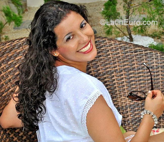 Date this happy Brazil girl Alessandra from Sao Paulo BR7017