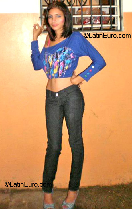 Date this lovely Dominican Republic girl Mariel from Santiago DO12041