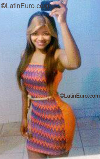 Date this attractive Dominican Republic girl Karol from Santo Domingo DO11998