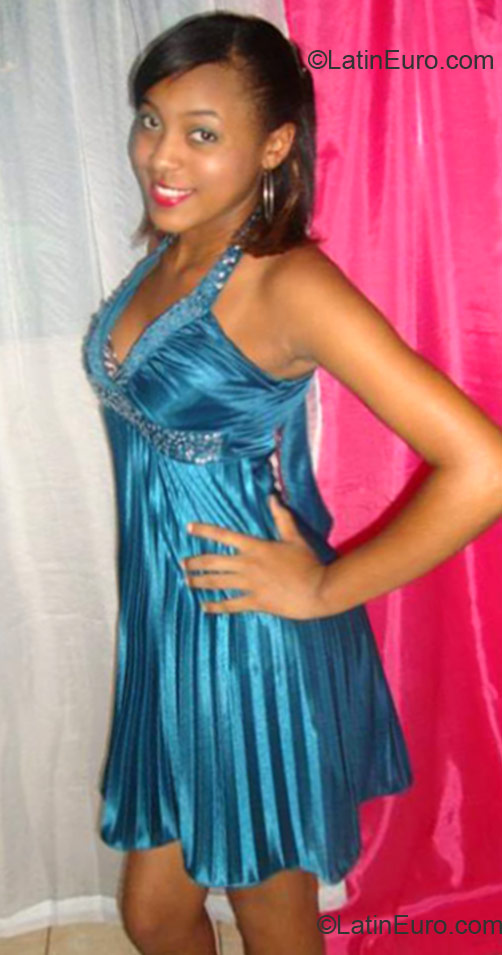 Date this exotic Dominican Republic girl Pamela from La Vega DO12002