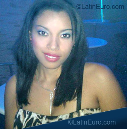 Date this hot Dominican Republic girl Dilenia from Santiago DO12093