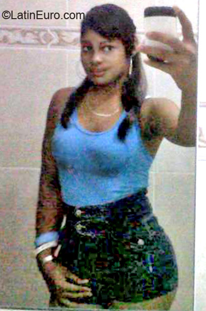 Date this stunning Dominican Republic girl Wilkaris from Santiago DO12125