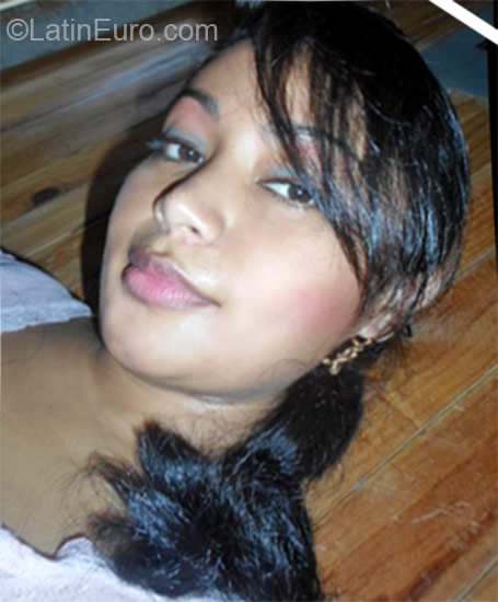 Date this sultry Honduras girl Ivethe from Roatan HN731