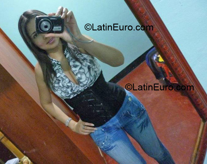 Date this attractive Bulgaria girl Katerin from amsterdam CO11495