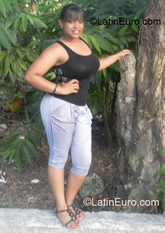 Date this hot Dominican Republic girl Yerelin quezada from Santo Domingo DO12335