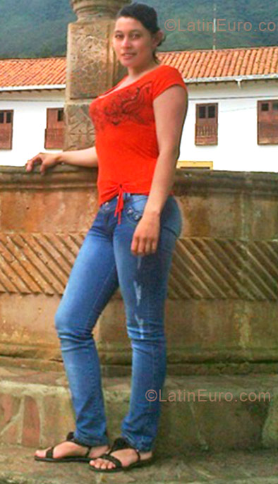 Date this nice looking Colombia girl Aydibe from Bogota CO11314