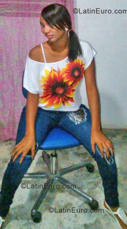 Date this tall Dominican Republic girl Ivelisse from Santo Domingo DO12441