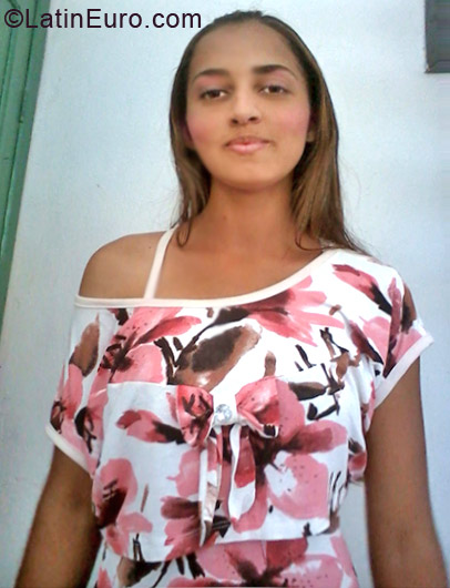 Date this sultry Brazil girl Nurriel from Salvador BR7140