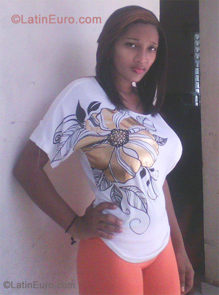 Date this foxy Dominican Republic girl Natalia from Puerto Plata DO13055