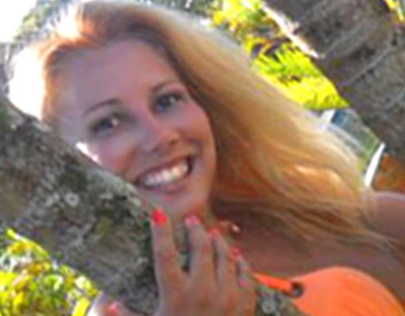 Date this happy Brazil girl Thayse from Juiz De Fora BR7214