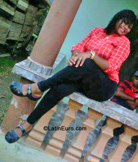 Date this delightful Dominican Republic girl Idelki from Moca DO13204