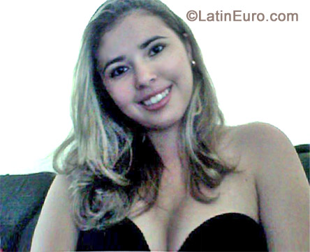 Date this hard body Brazil girl Kathelen from Rio Verde BR7249