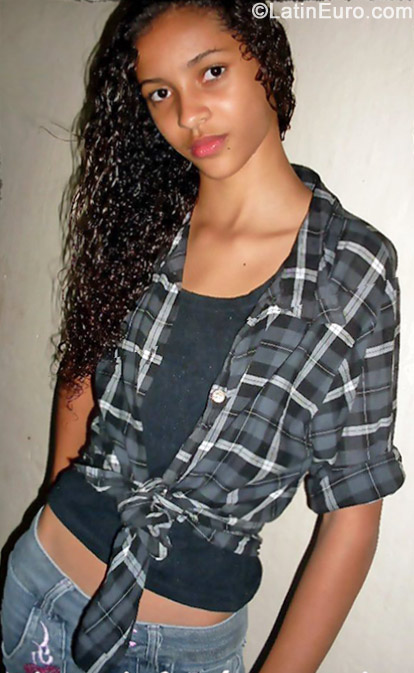 Date this happy Brazil girl Thays from Quedas Do Iguacu BR7274