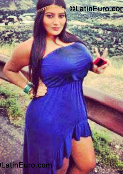 Date this charming Colombia girl Tita from Cali CO11750