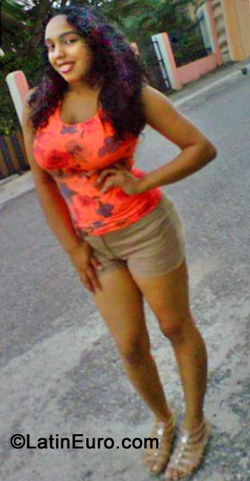 Date this lovely Dominican Republic girl Estefany Mia from Santo Domingo DO13530