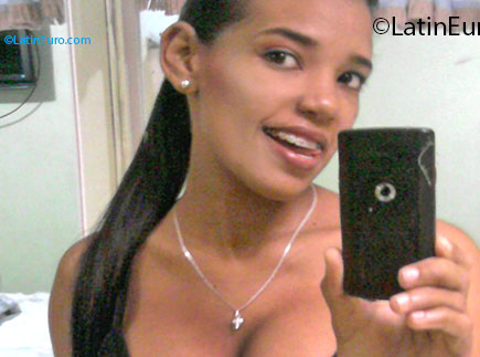 Date this nice looking Dominican Republic girl Jazmyn from Bonao DO13709