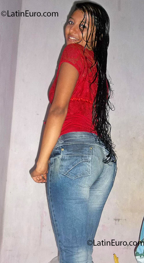 Date this athletic Brazil girl Erika from Brasilia BR7325