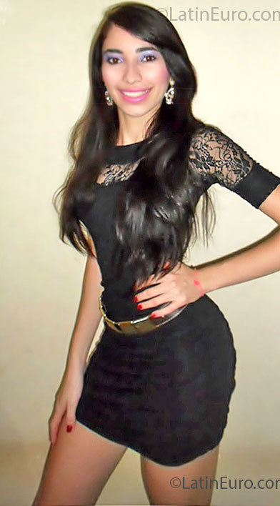 Date this good-looking Brazil girl Tatyille from Goiania BR7373