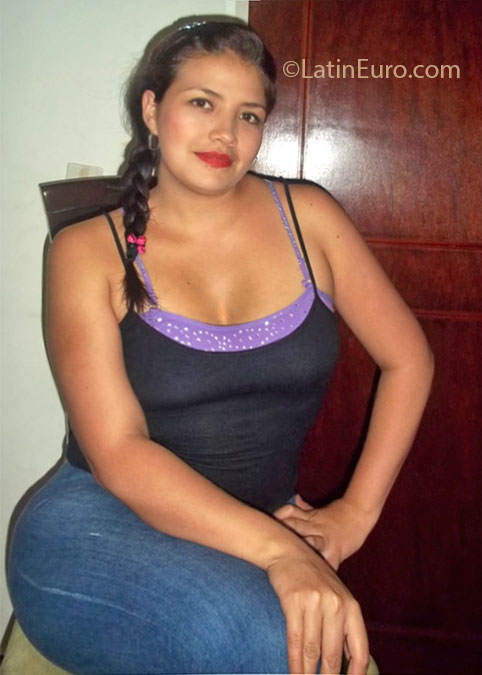 Date this attractive Colombia girl Manuela from Armenia CO11979