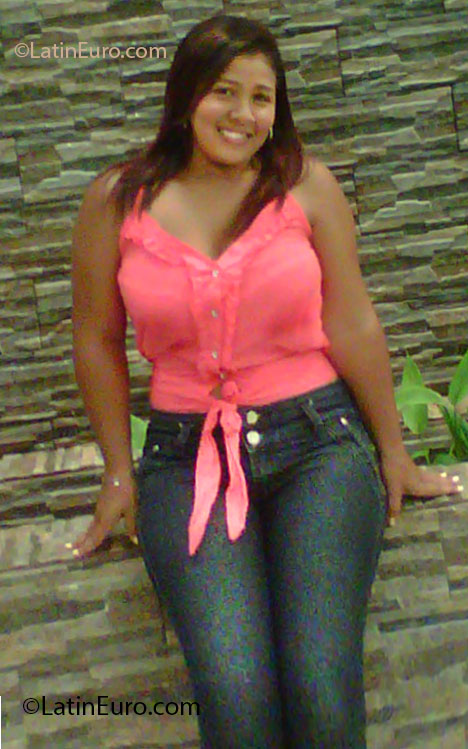 Date this voluptuous Colombia girl Wendy from Santander CO11987