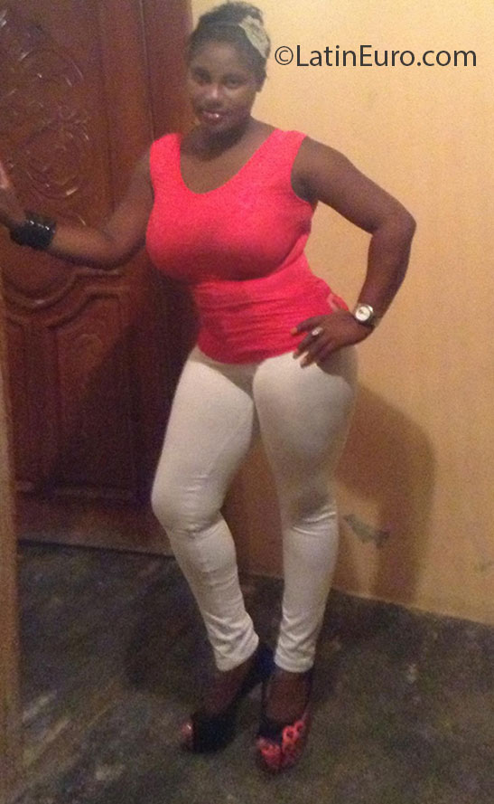 Date this lovely Dominican Republic girl Noemy from Santo Domingo DO14360