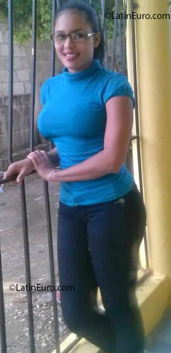 Date this sultry Dominican Republic girl Dilenny from San Cristobal DO14423