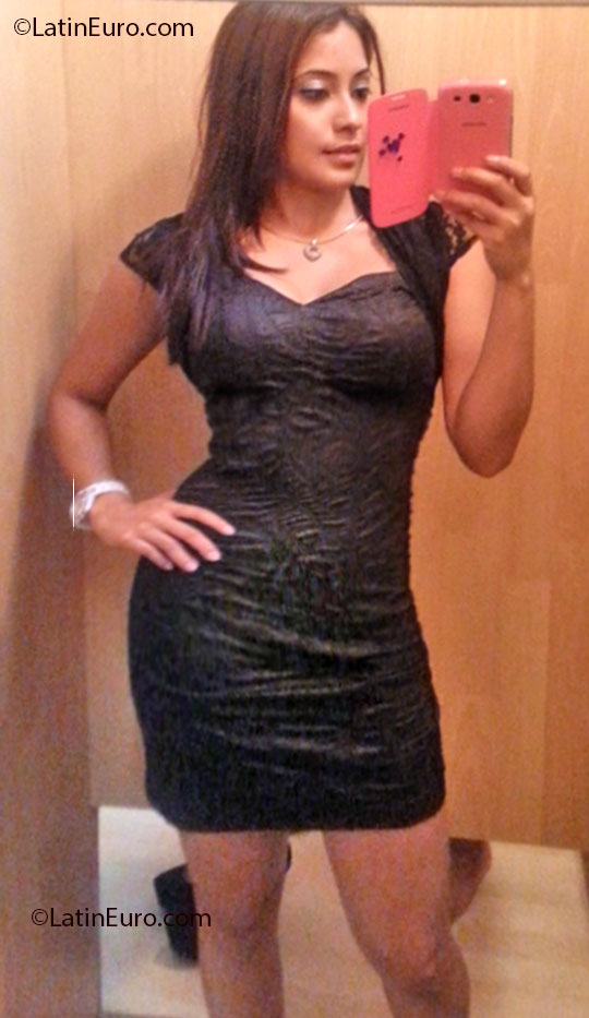 Date this voluptuous Honduras girl Ashly from San Pedro Sula HN802
