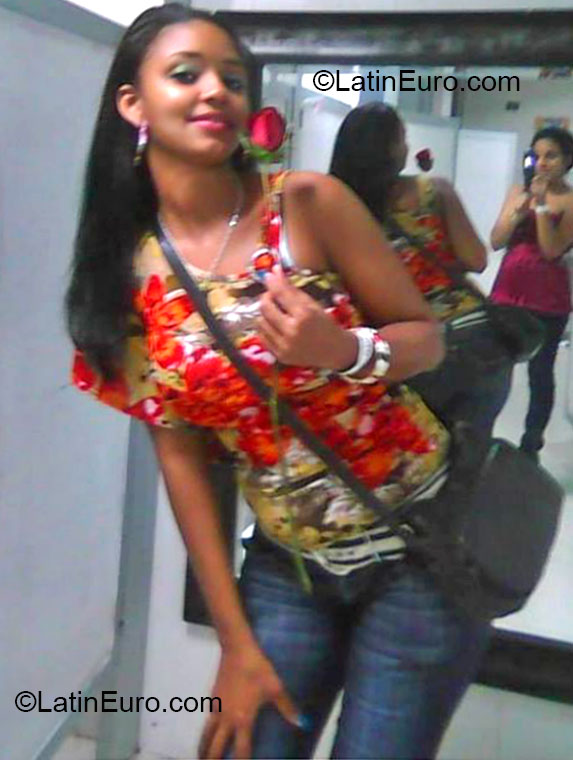 Date this fun Dominican Republic girl Carolina from Santiago DO14597