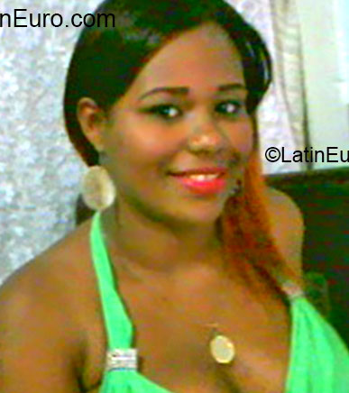 Date this hard body Dominican Republic girl Evanyelina from Santiago DO14806
