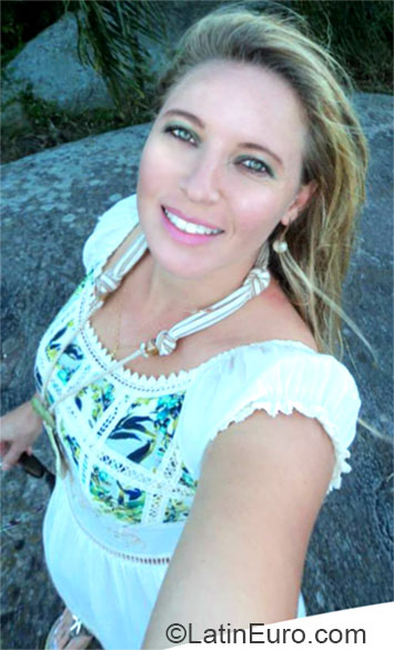 Date this pretty Brazil girl Thalita from Pinhais BR7568