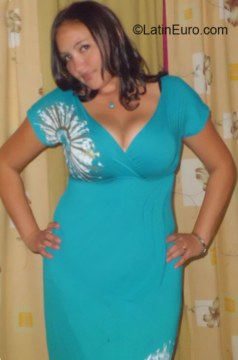 Date this sultry Dominican Republic girl Deisy from Santiago DO14913