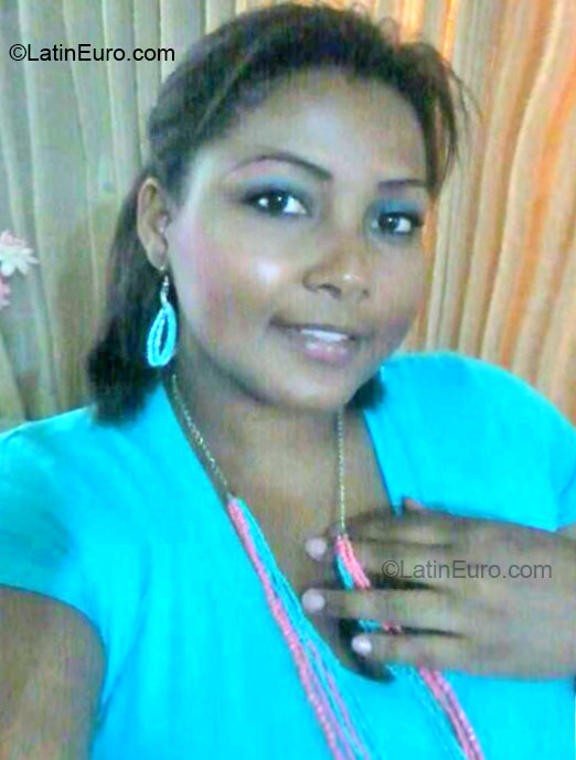 Date this tall Colombia girl Marianela from Cartagena CO16195