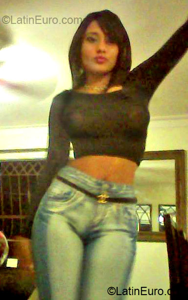 Date this foxy Dominican Republic girl Waleska from Santiago DO15000