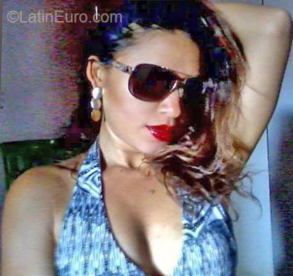 Date this hard body Brazil girl Nalva from Magalhaes De Almeida BR7622