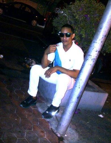 Date this sultry Saint Kitts and Nevis man Reynaldo from Santo Domingo KN4