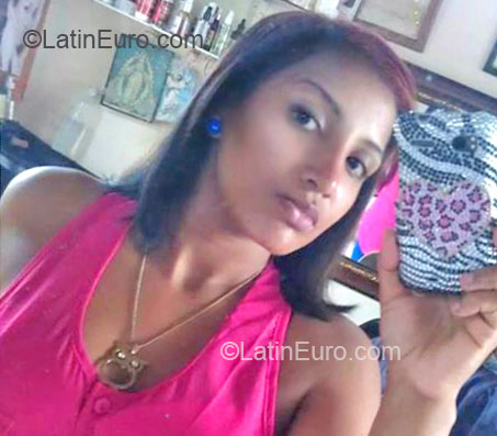 Date this stunning Dominican Republic girl YESSY from San Francisco De Macoris DO15103