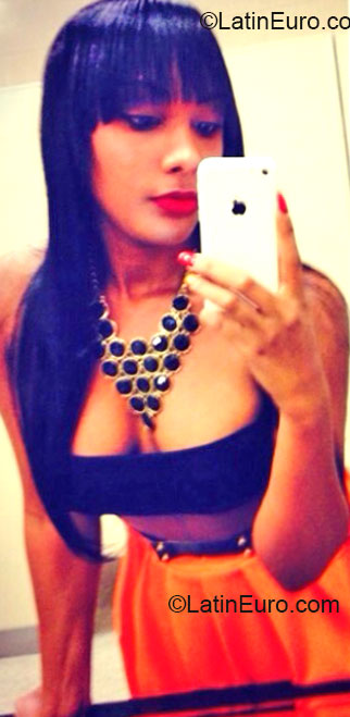 Date this nice looking Dominican Republic girl Michell from Santo Domingo DO15186