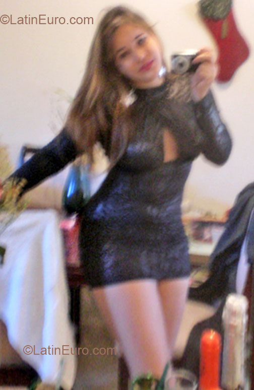 Date this pretty Dominican Republic girl Charline from Santo Domingo DO15284