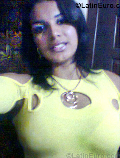 Date this cute Brazil girl Lorayn from Paranagua BR7701
