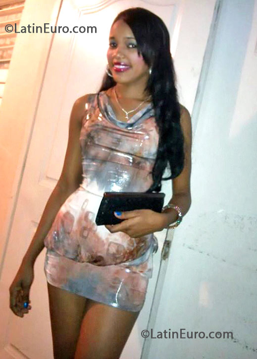Date this charming Dominican Republic girl Elizabeth from Santiago DO19822