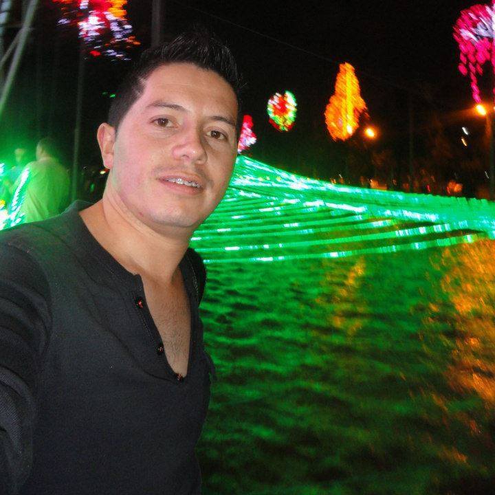 Date this georgeous Colombia man JULIAN from Bogota CO13223